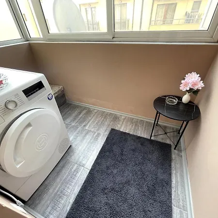 2br Haven - Steps From The Mall Apartament