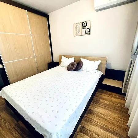 2br Haven - Steps From The Mall Апартамент Варна
