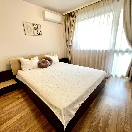 2br Haven - Steps From The Mall Апартамент Варна
