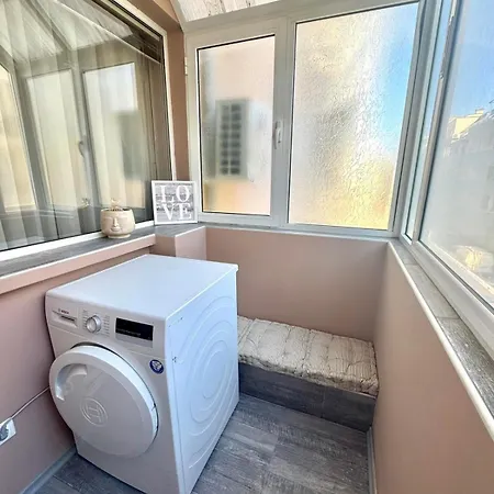 2br Haven - Steps From The Mall Апартамент *