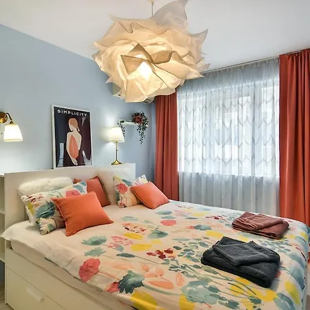 2br Haven - Steps From The Mall Апартамент Варна