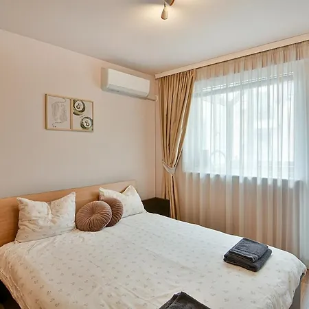 2br Haven - Steps From The Mall Apartament