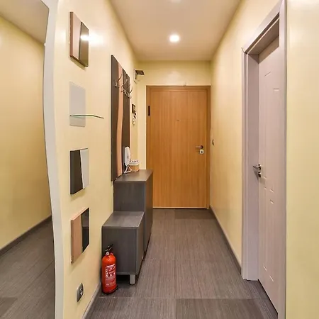 Apartament 2br Haven - Steps From The Mall Warna
